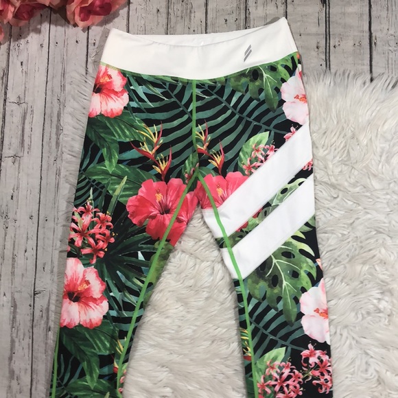DoYouEven Jungle Floral Palm High Rise Leggings - Picture 6 of 14
